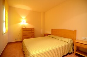 2 slaapkamers, een strijkplank/strijkijzer, gratis wifi, beddengoed