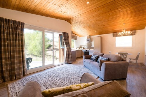 Deerstalker. Beautiful 5 star, 1 bedroom chalet sleeps up to 2