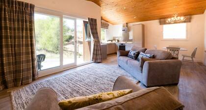 Deerstalker. Beautiful 5 star, 1 bedroom chalet sleeps up to 2