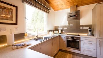 Fridge, oven, dishwasher