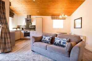 TV - Deerstalker. Beautiful 5 star, 1 bedroom chalet sleeps up to 2 (Crianlarich)