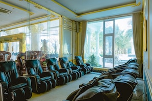 Sauna, hot tub, steam room, body treatments, facials, 4 treatment rooms