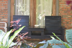 Terrace/patio - Del Mar Home Stay and Cafe (Riung)