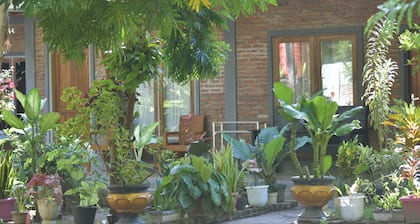 Del Mar Home Stay and Cafe