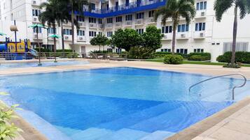 Kolam renang outdoor