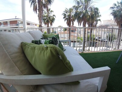 FAMILY DELUXE APARTMENT BEACH