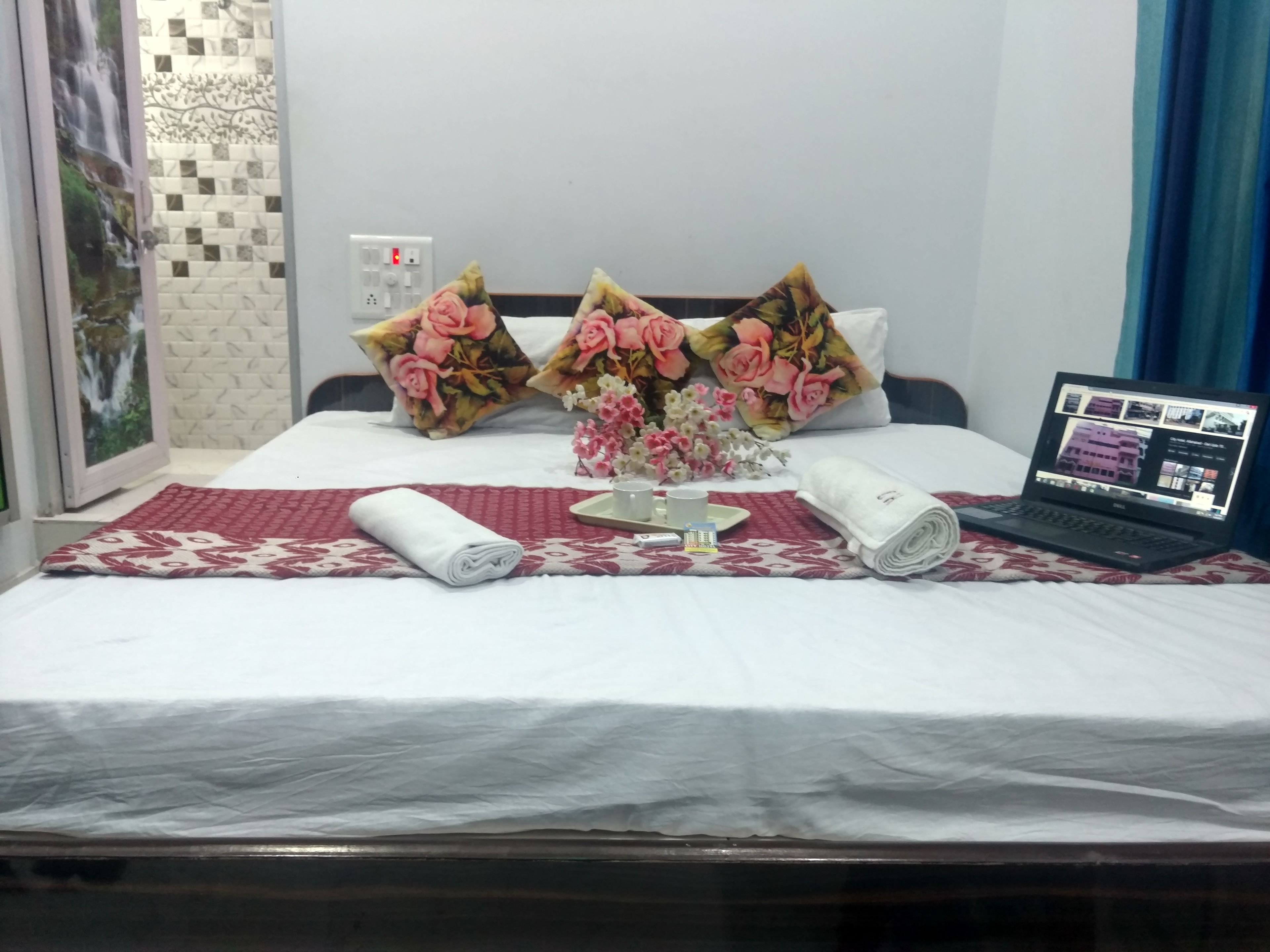 Habitación Deluxe doble, fumadores | Ropa de cama de alta calidad, caja fuerte, escritorio
