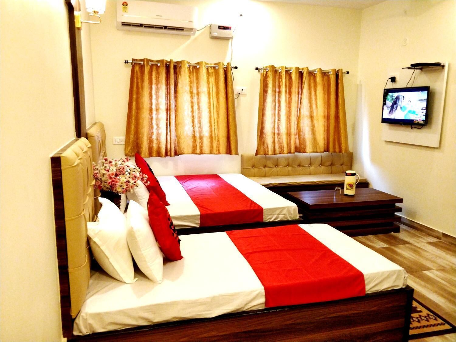 Premium bedding, in-room safe, desk, soundproofing