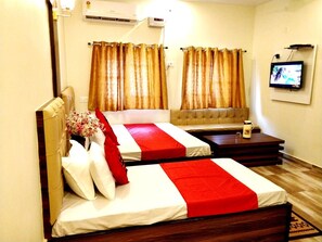 Premium bedding, in-room safe, desk, soundproofing - City Hotel (Prayagraj)