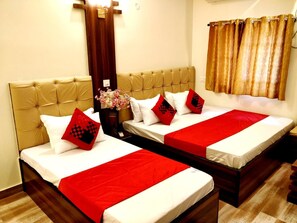 Premium bedding, in-room safe, desk, soundproofing - City Hotel (Prayagraj)