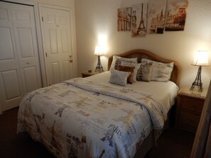 3 chambres, coffre-fort, fer et planche à repasser, lit de bébé portatif