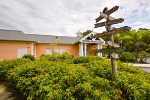 Exterior - Luxurious, platinum rated 3 br villa in West Kissimmee. Very close to Disney! (Davenport)