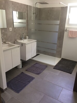 Badewanne, Haartrockner