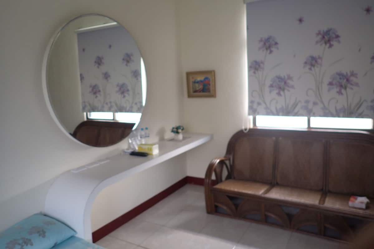 Romantic Double Room, 1 Double Bed | 1 bedroom, desk, soundproofing, rollaway beds
