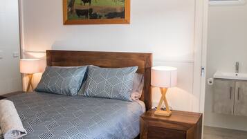 Deluxe-Studiosuite, 1 Queen-Bett | 1 Schlafzimmer, Verdunkelungsvorhänge, schallisolierte Zimmer