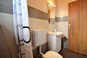 Shower - Holiday apartment with a balcony (Lopar)