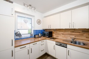 Kühlschrank, Ofen, Herdplatte, Geschirrspüler