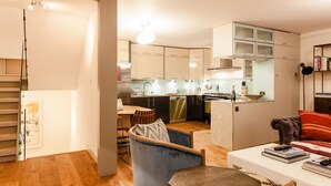 Superior House, 3 Bedrooms, City View | Private kitchenette - Presidential Portobello, 3 Bedroom Home (London)