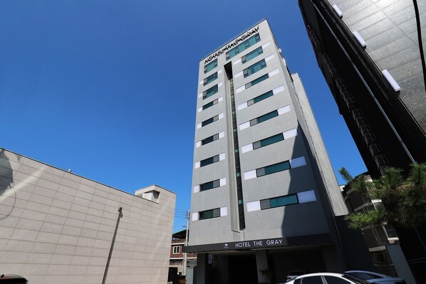 A modern hotel building with a sign reading "Hotel The Gray."