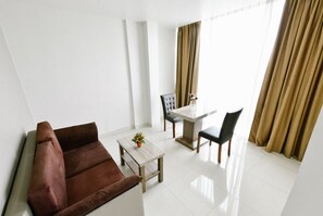 Suite Junior | Coin séjour | Télévision LED