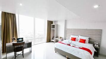 Grand Room | In-room safe, desk, free WiFi
