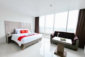 特级客房 | 客房内保险箱、办公桌、免费 WiFi