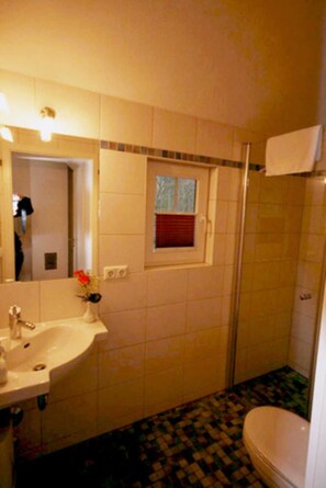 Unclassified image, 5 of 13, button - Doll's house, Germany (Ahrenshoop)