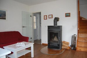 Unclassified image, 2 of 13, button - Doll's house, Germany (Ahrenshoop)