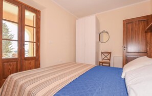 5 bedrooms, travel cot, free WiFi