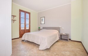 5 bedrooms, travel cot, free WiFi