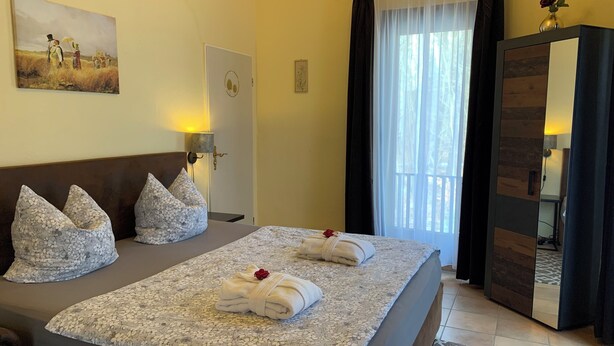 1 bedroom, in-room safe, WiFi (free), bed sheets