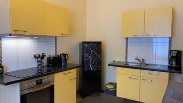 KylskÄp, spishÀll, kaffe- och tebryggare och vattenkokare