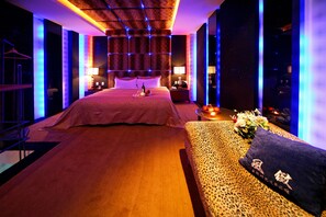 Quarto casal standard, para não fumantes (Check in at 18:00) | Roupas de cama premium, edredons de pluma, frigobar