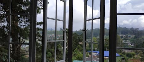 Suite Familiale, 2 lits doubles, vue montagne | Vue sur les montagnes