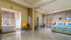 Suite – deluxe, fjellutsikt | Lydisolert, strykejern/-brett og ekstrasenger (mot et tillegg)