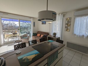 Interior - Spacious T3 with Terrace, Parking, and Pool - Near Arcachon Center and Beach (Arcachon)