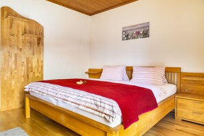 2 Schlafzimmer, Reisekinderbett, kostenloses WLAN, Bettwäsche