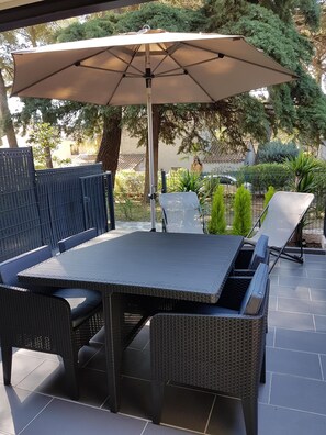 Outdoor dining - Studio Seaside at st cyr sur mer (Saint-Cyr-sur-Mer)