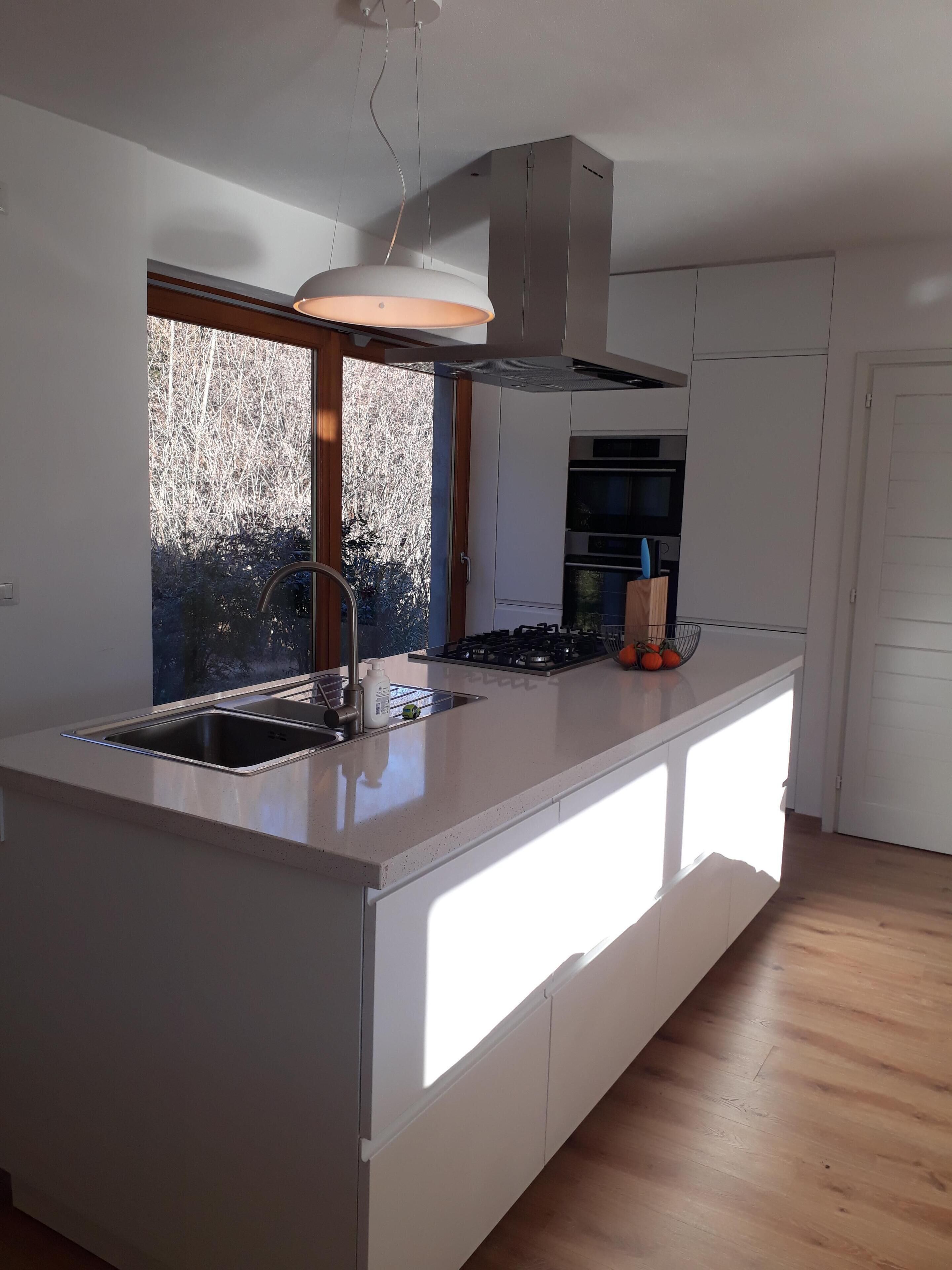 Geladeira, micro-ondas, fogão, cooktop