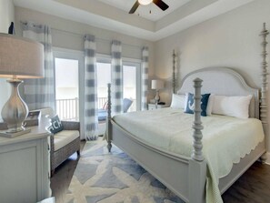 3 bedrooms, desk, WiFi, bed sheets