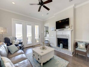 Televisión y chimenea 