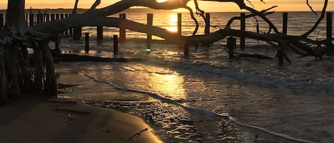 In Strandnähe, Liegestühle, Strandtücher