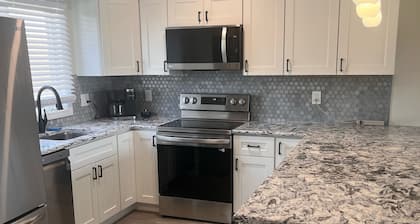 Suuri huoneisto merinäköalalla!