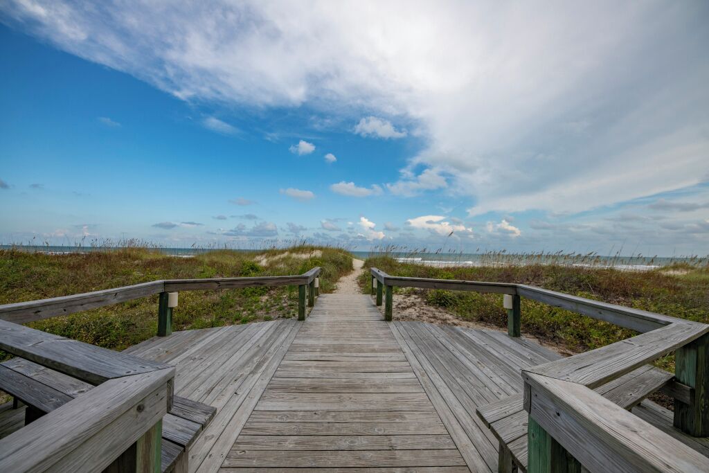 Accommodatie ligt op het strand, ligstoelen, strandlakens