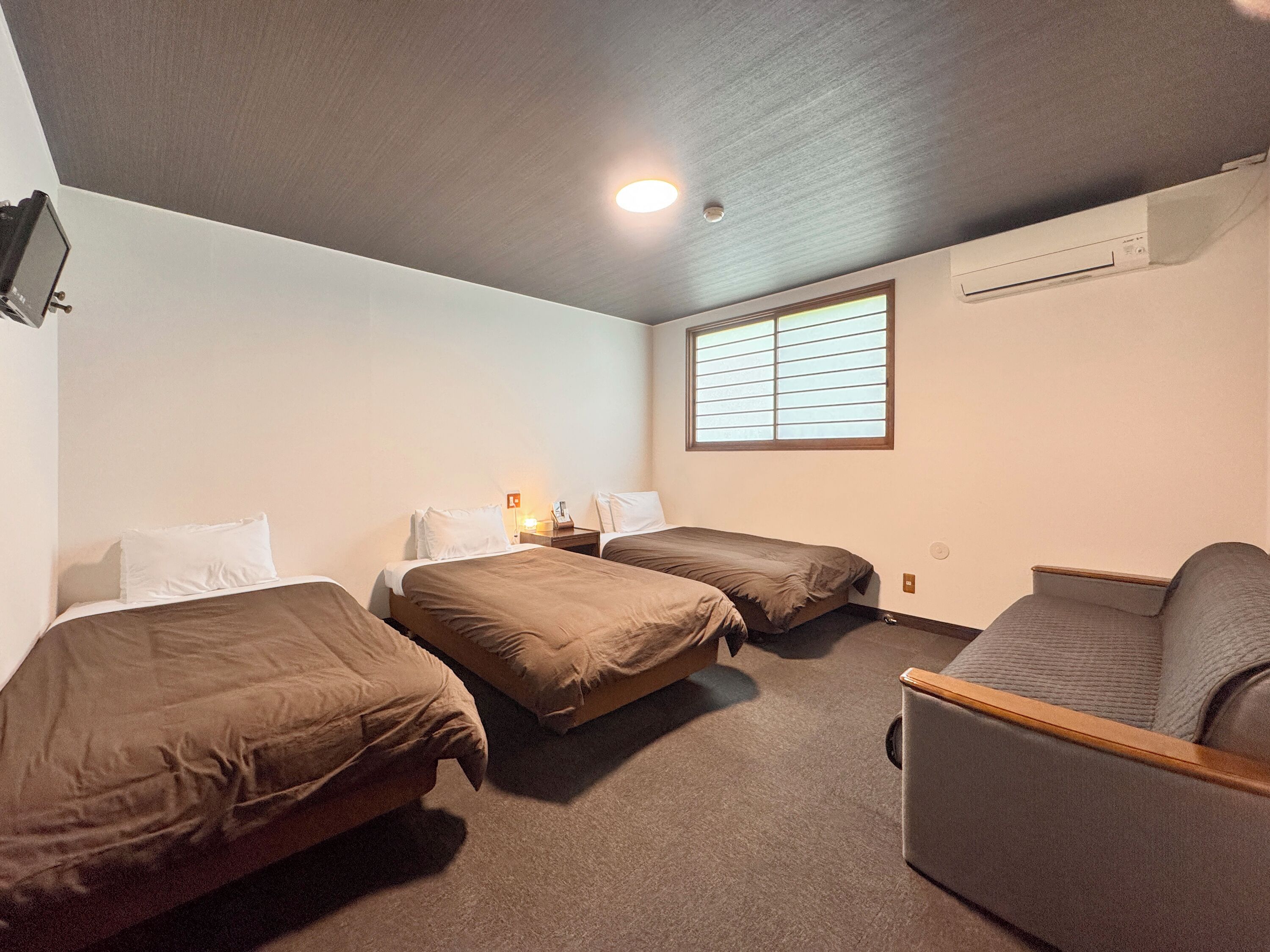 Chambre Triple, non-fumeur, salle de bains privée