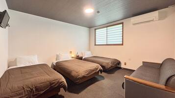 Triple Room, Non Smoking, Private Bathroom | Iron/ironing board, bed sheets