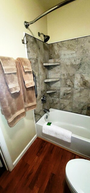 Hair dryer, towels, shampoo - 5 STAR ESCAPE - Death Valley - Spring Mountain - Prairie Fire Nevada  (Pahrump)