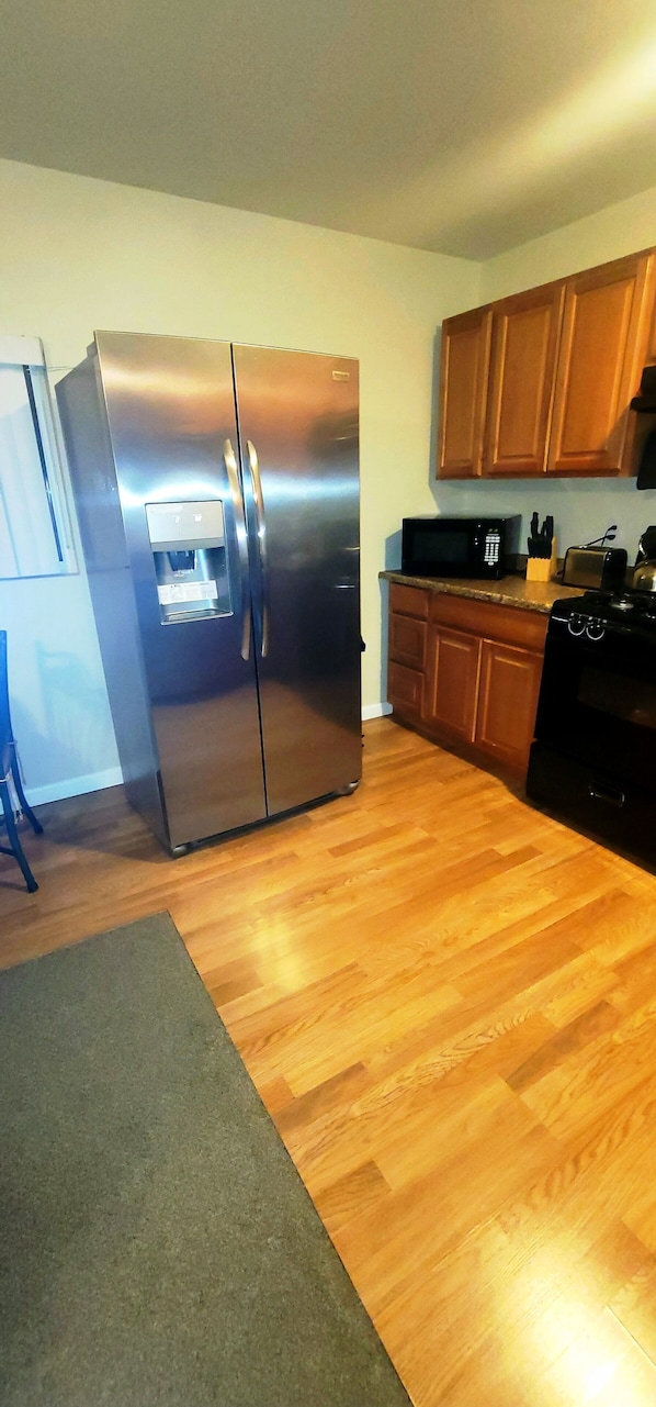 Fridge, microwave, oven, stovetop - 5 STAR ESCAPE - Death Valley - Spring Mountain - Prairie Fire Nevada (Pahrump)