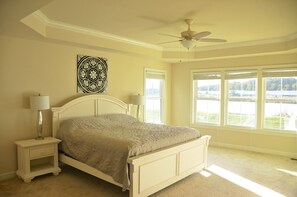 4 habitaciones, tabla de planchar con plancha y cuna de viaje 