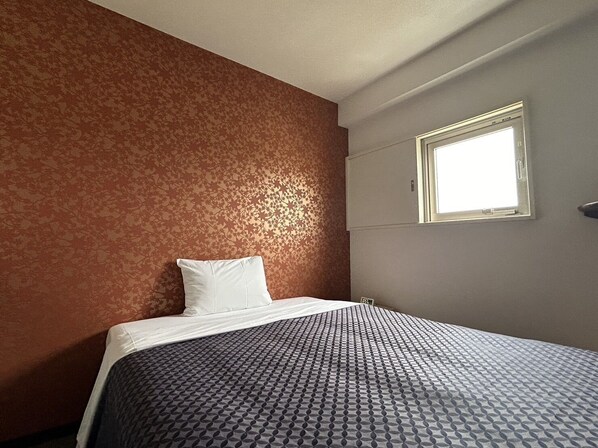 Single Room, Non Smoking | Desk, free WiFi, bed sheets